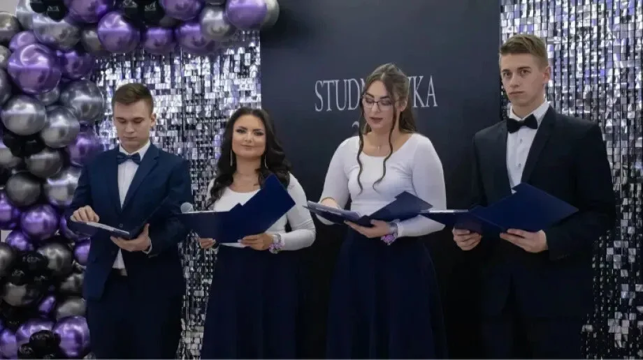 Uczniowie ZSCKR w Starym Lubiejewie gotowi na studniówkę