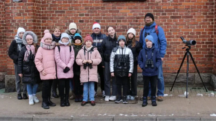 Odkryj tajemnice zimujących ptaków na wycieczce z Ostrowskim Stowarzyszeniem Ludzie z Pasją!