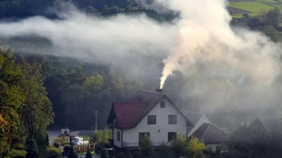 Piec to nie śmietnik! Przerażające skutki spalania śmieci