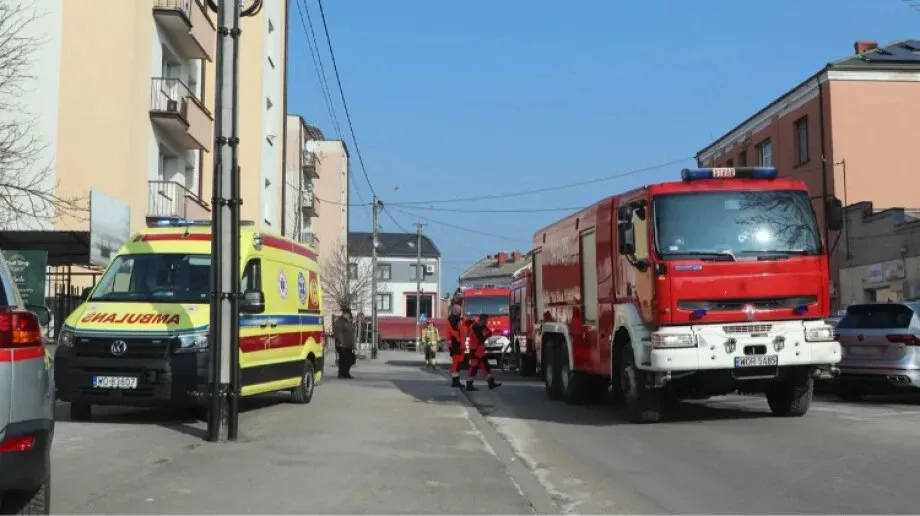 Pożar na ulicy Batorego. Aż cztery zastępy straży w akcji! (zdjęcia)