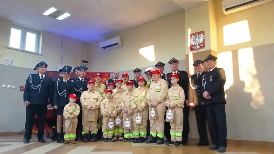 Uroczyste ślubowanie młodych strażaków (zdjęcia)