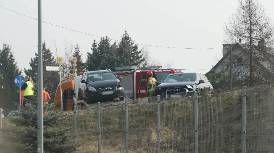 To mogło skończyć się tragedią! 57-latek wjechał prosto w młodego kierowcę na Różańskiej (zdjęcia)