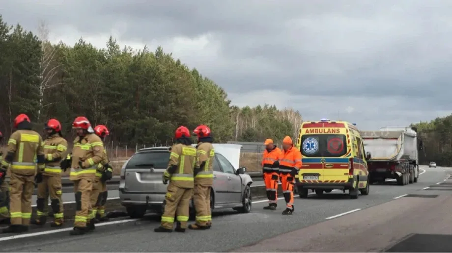 Wypadek na S8. Zderzenie osobówki z ciężarówką! (zdjęcia)