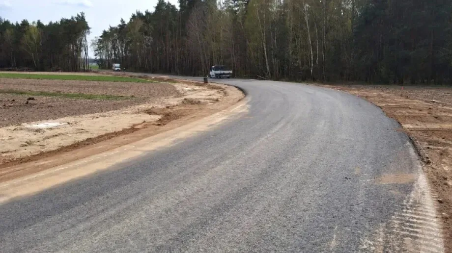 Postępują prace przy rozbudowie drogi powiatowej nr 2624W