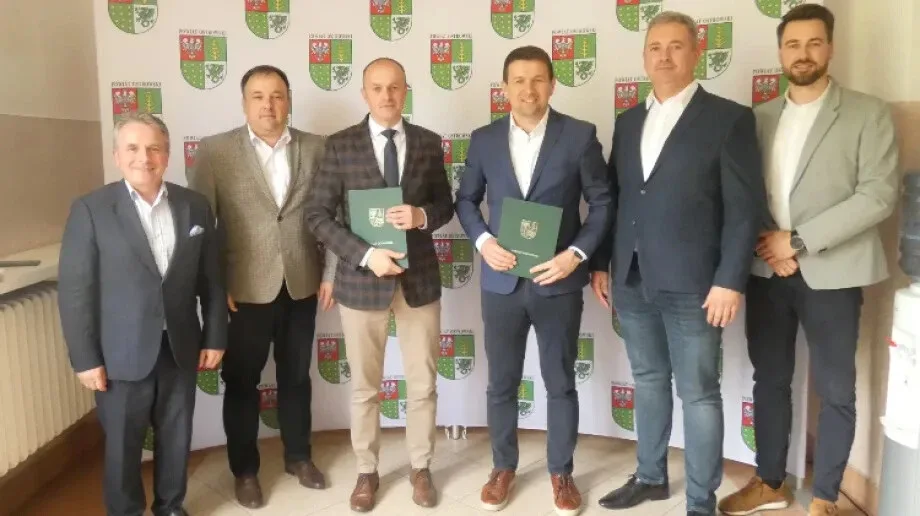 Nowy ciągnik dla Powiatowego Zarządu Dróg. Umowa podpisana