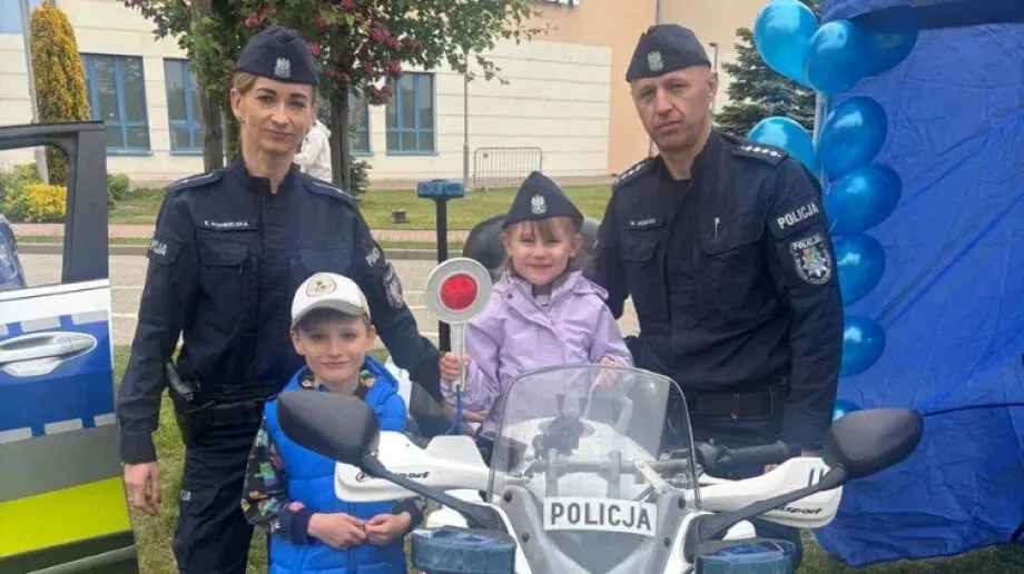 Policyjna obecność na piknikach. Edukacja i zabawa dla całych rodzin