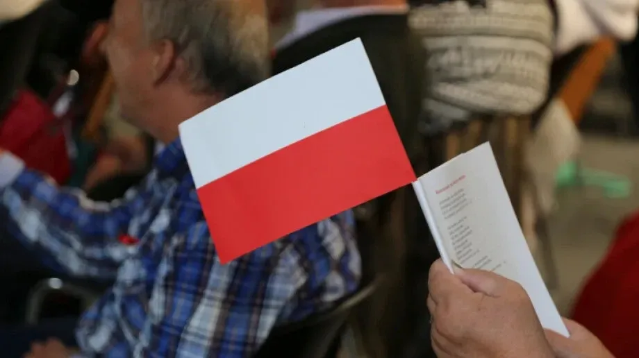 Wzruszające obchody w Ostrowi. Spacer i śpiew na cześć Powstańców