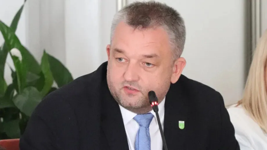 Radni podnieśli pensję burmistrza