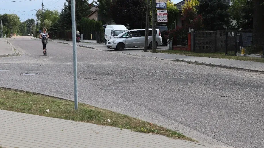Fatalna nawierzchnia na skrzyżowaniu Broniewskiego–Podstoczysko