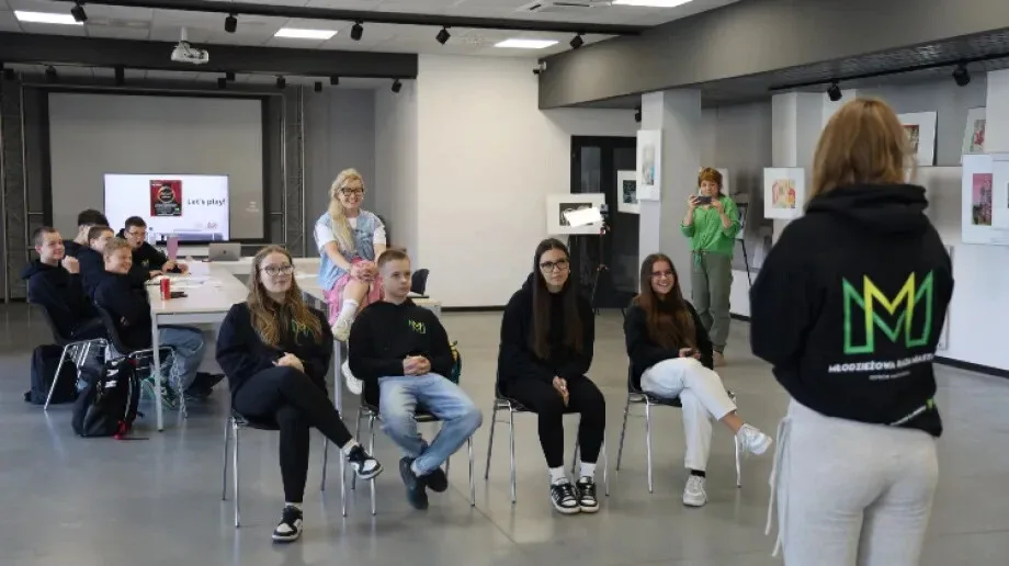 Młodzieżowi radni uczą się mediów społecznościowych. Warsztaty w Ostrowi Mazowieckiej