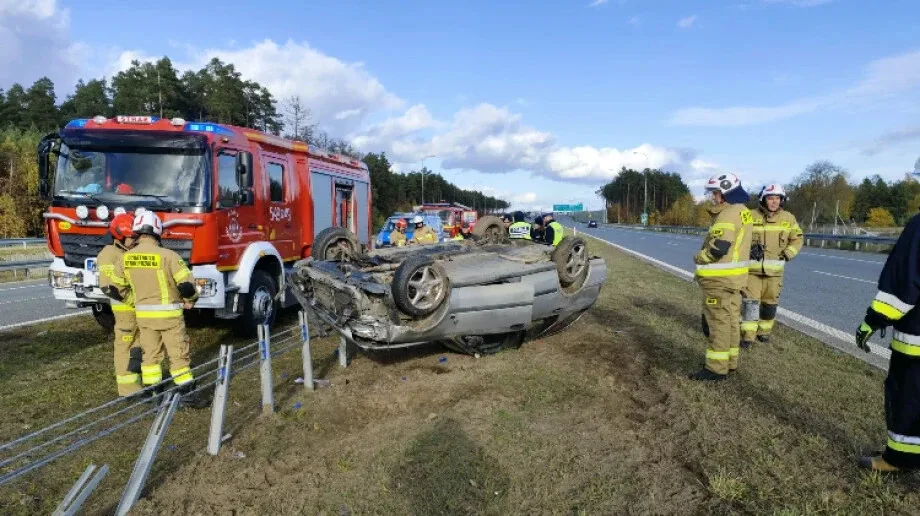 Dachowanie na trasie S8. Służby ruszyły do akcji