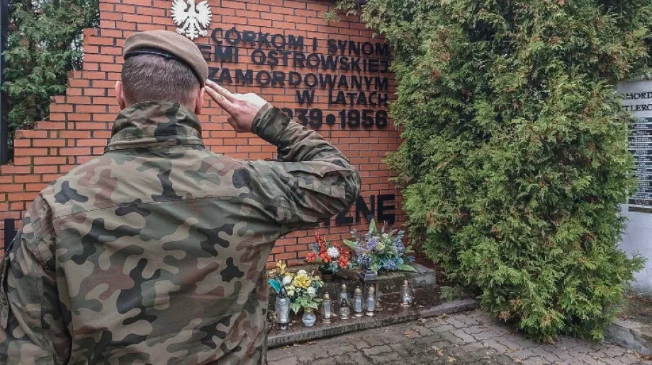 Terytorialsi z Komorowa odwiedzają cmentarze i miejsca pamięci - Ruszyła akcja 'Żołnierska pamięć' (zdjęcia)