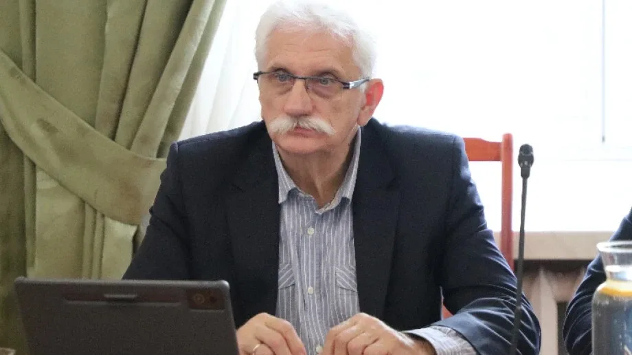 Radny Pałys grzmi: 'Czy strategią miasta będzie wyprzedaż wszystkiego, co się da?', a burmistrz ogłasza przetargi na sprzedaż dwóch zabytkowych budynków