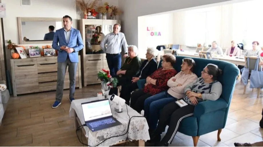 Seniorzy z Broku uczą się, jak płacić mniej za prąd i dbać o zdrowie (zdjęcia)