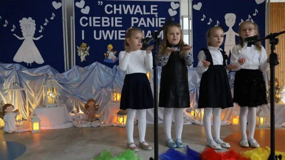 Małe głosy, wielka wiara. Przedszkolaki zaśpiewały w uroczystym koncercie (zdjęcia)