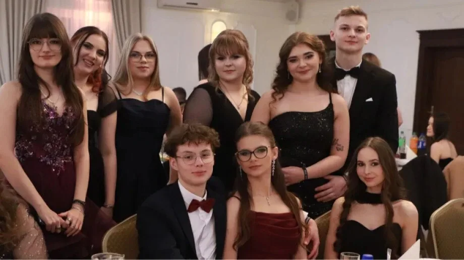 Studniówka uczniów 'Ekonomika'. Niezapomniana noc w Maciejowej Chacie (zdjęcia, wideo)