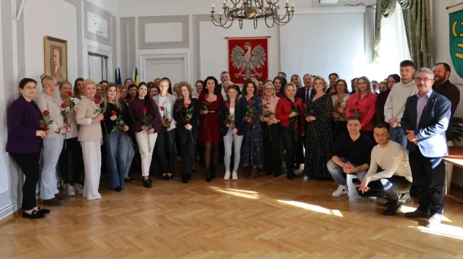 W Urzędzie Miasta świętowano Dzień Kobiet. Były życzenia i kwiaty dla pań