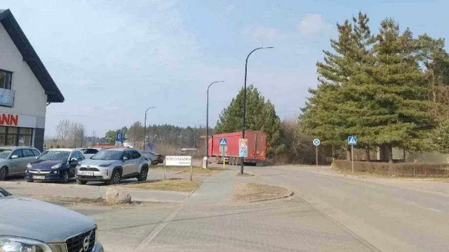 Coraz większy ruch na ulicy Biegańskiego w Małkini Górnej. Mieszkańcy się denerwują, samorząd szuka rozwiązania problemu