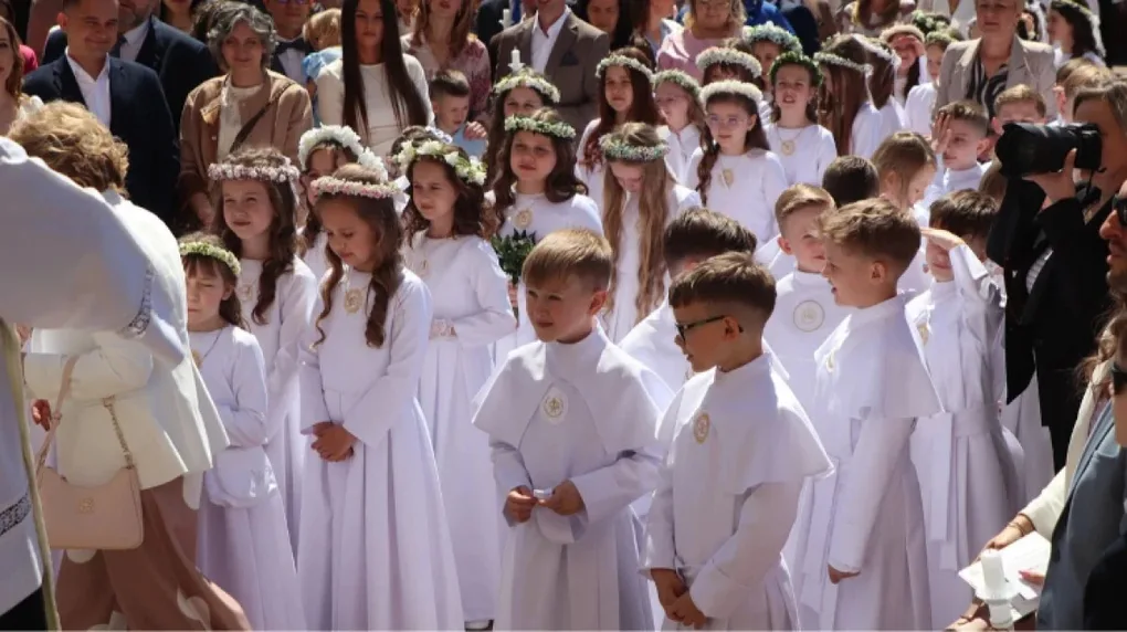 Sezon komunijny rozpoczęty. Uroczystość I Komunii Świętej w parafii pw. Chrystusa Dobrego Pasterza (zdjęcia)