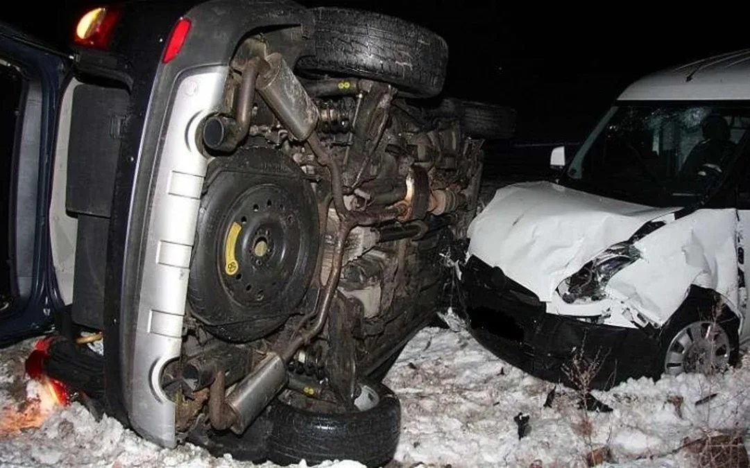 Zderzenie chevroleta z fiatem w Nagoszewie. 61-latek trafił do szpitala