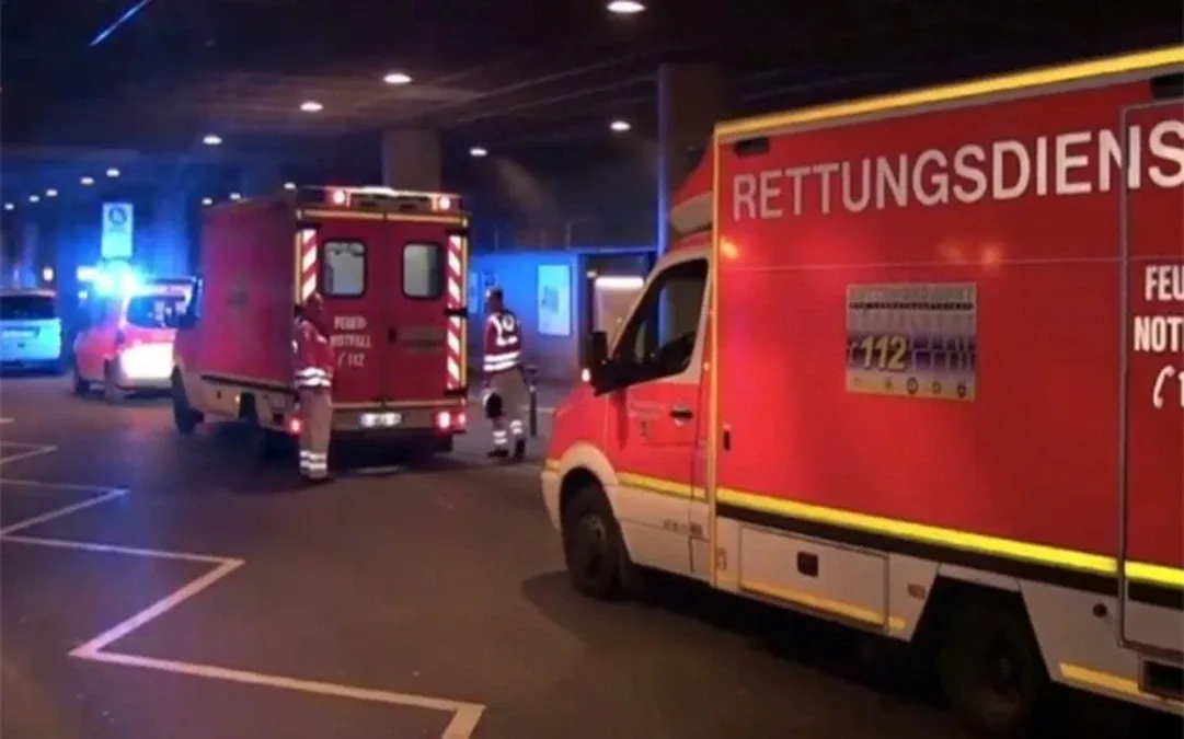 Atak siekierą na dworcu w Duesseldorfie. Napastnik ranił 7 osób (wideo)