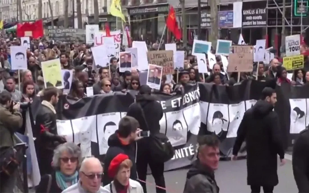 Zamieszki podczas protestów w Paryżu. Policja użyła gazu łzawiącego (wideo)
