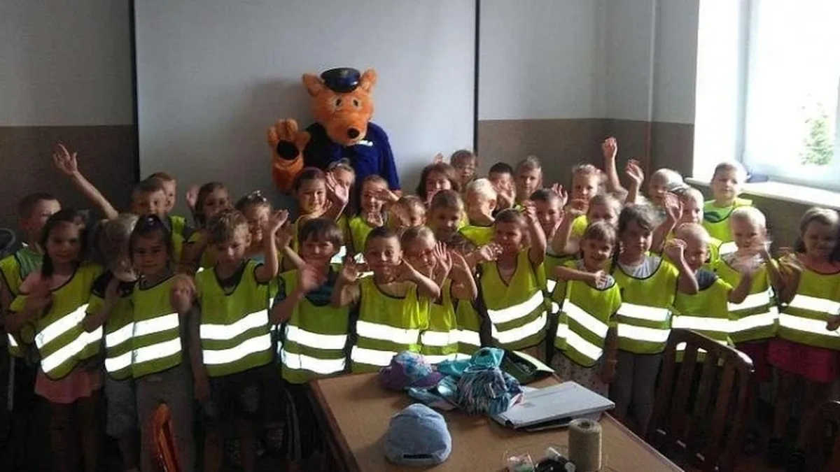 Spotkania policji z dziećmi (zdjęcia)