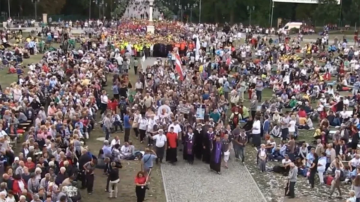 Pielgrzymi z Ostrowi Mazowieckiej na Jasnej Górze (wideo)