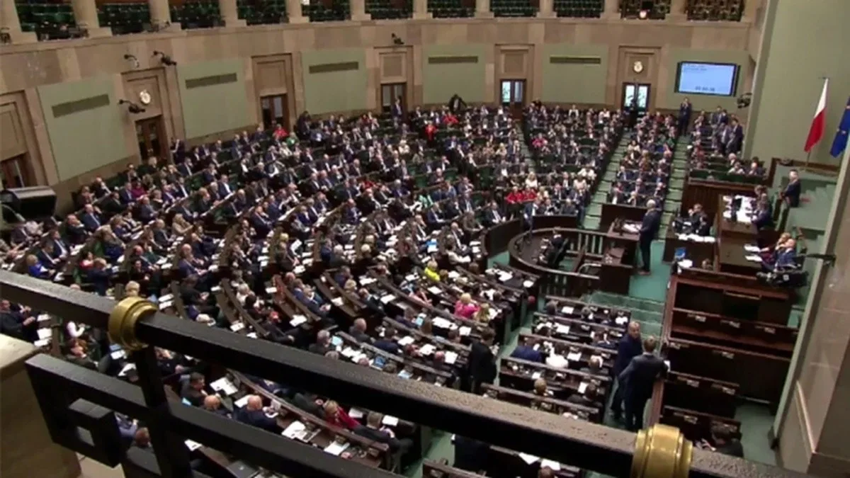 Będą kary dla parlamentarzystów za 'naruszenie powagi' obrad. Sejm uchwalił nowe przepisy (wideo)