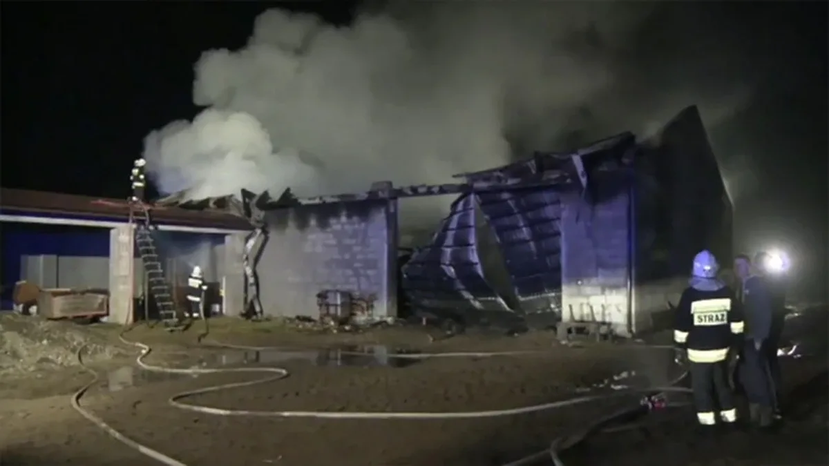 Pożar stodoły. Straty oszacowano na 200 tys. złotych (wideo)