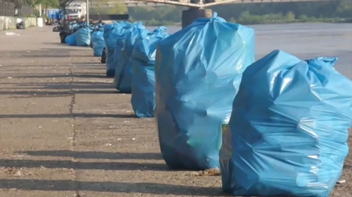 Nadwiślańskie bulwary zasypane śmieciami i butelkami. Uboczny skutek zgody na picie alkoholu (wideo)