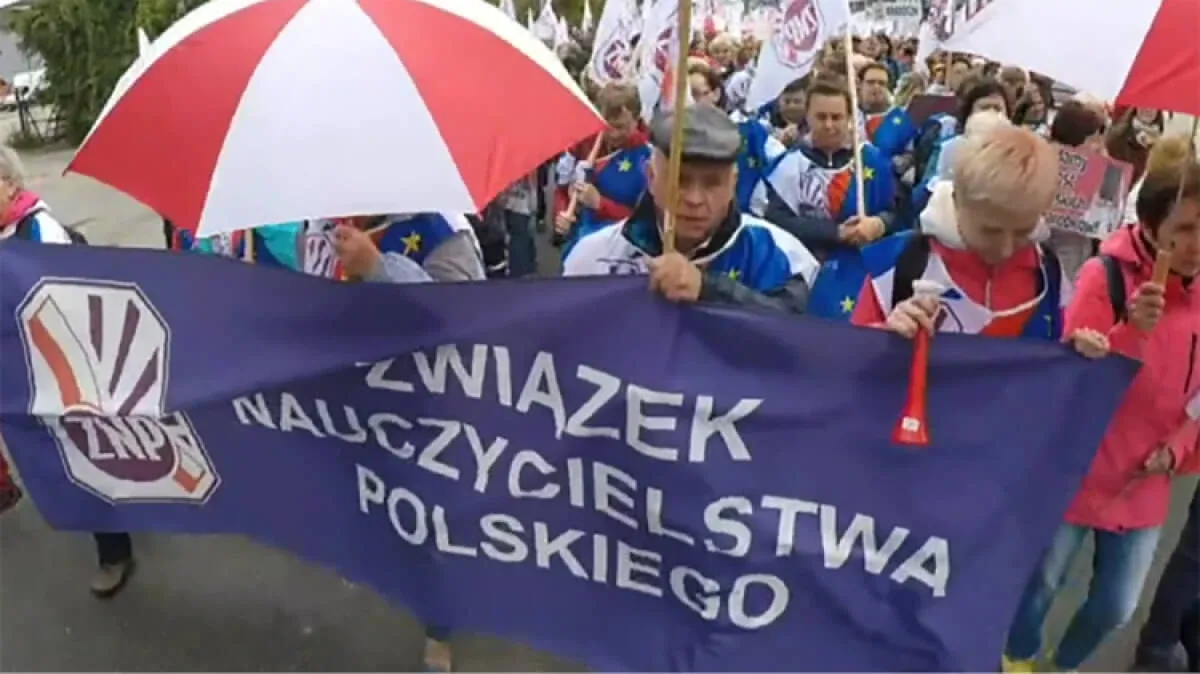 'Chcemy godnie zarabiać! Teraz!'. Protest nauczycieli i OPZZ (wideo)