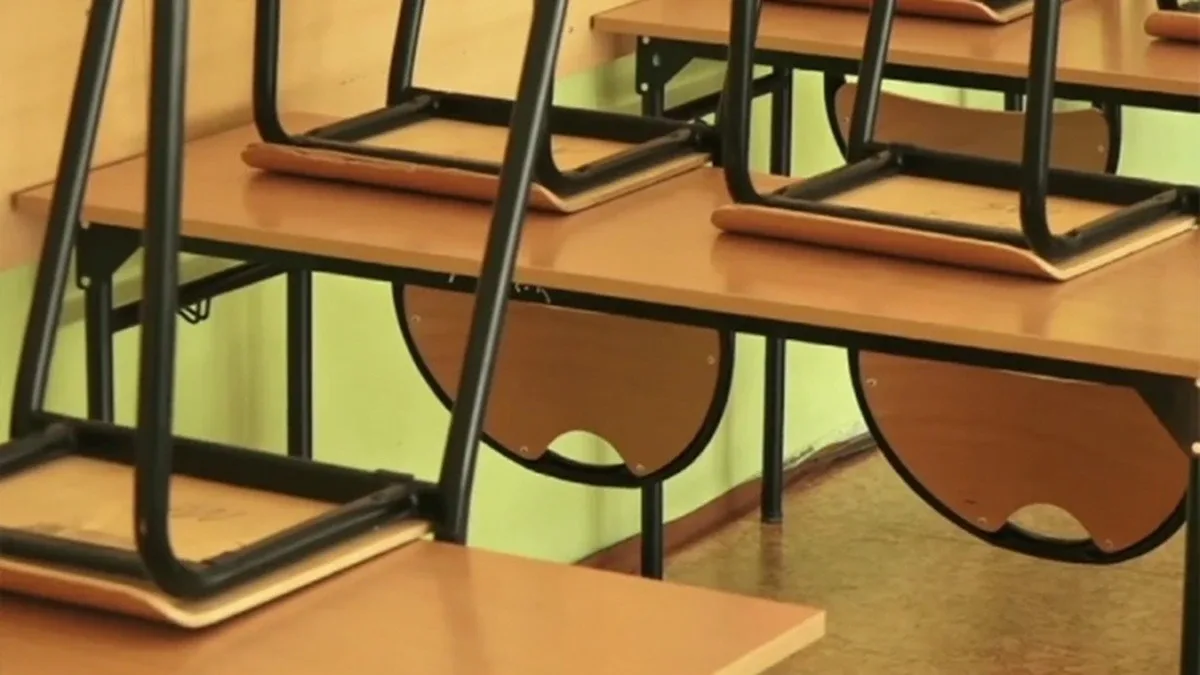 Nauczycielska 'grypa' trwa. Coraz więcej szkół ma kłopoty z prowadzeniem zajęć (wideo)
