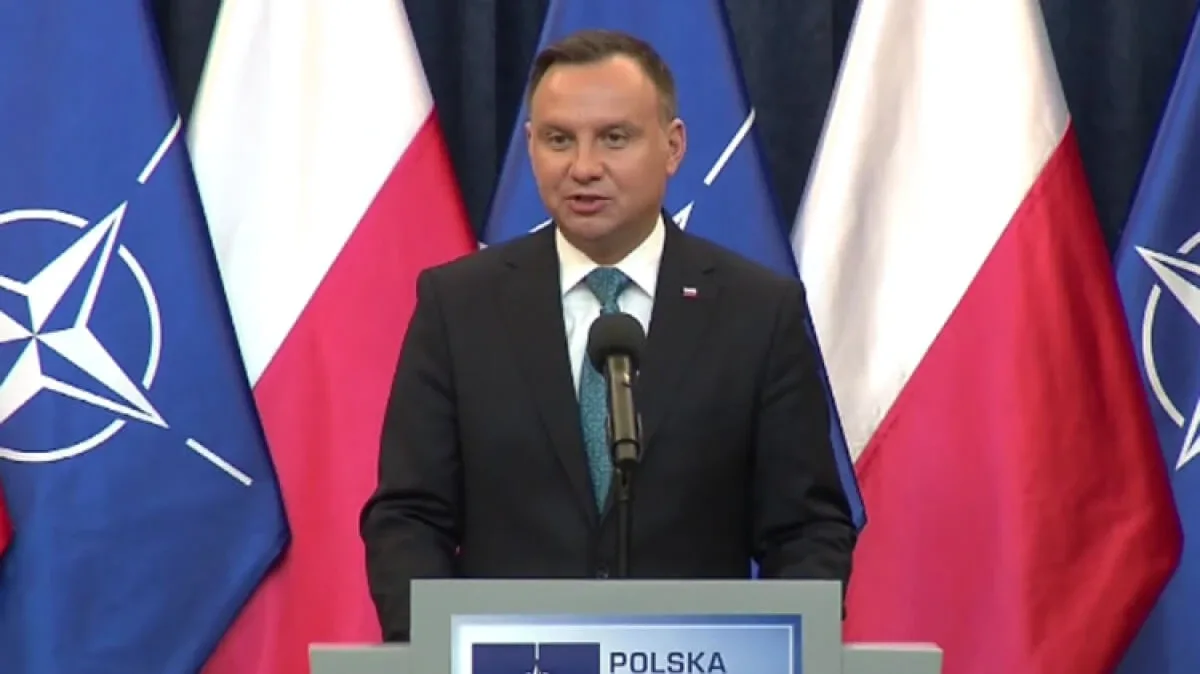 Prezydent po odprawie z szefem MON i dowódcami armii (wideo)