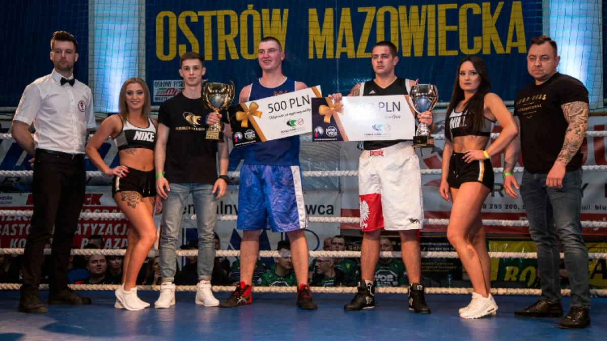Mateusz Białach wygrywa walkę bokserską w kat. do 91 kg