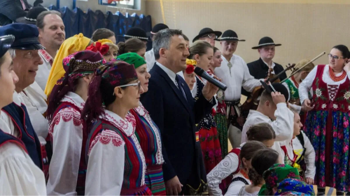 Zespoły folklorystyczne i maraton zumby w Wąsewie (zdjęcia, wideo)