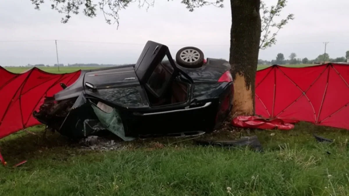 Śmiertelny wypadek w Wąsewie-Lachowcu. Policjanci ustalają tożsamość zmarłego