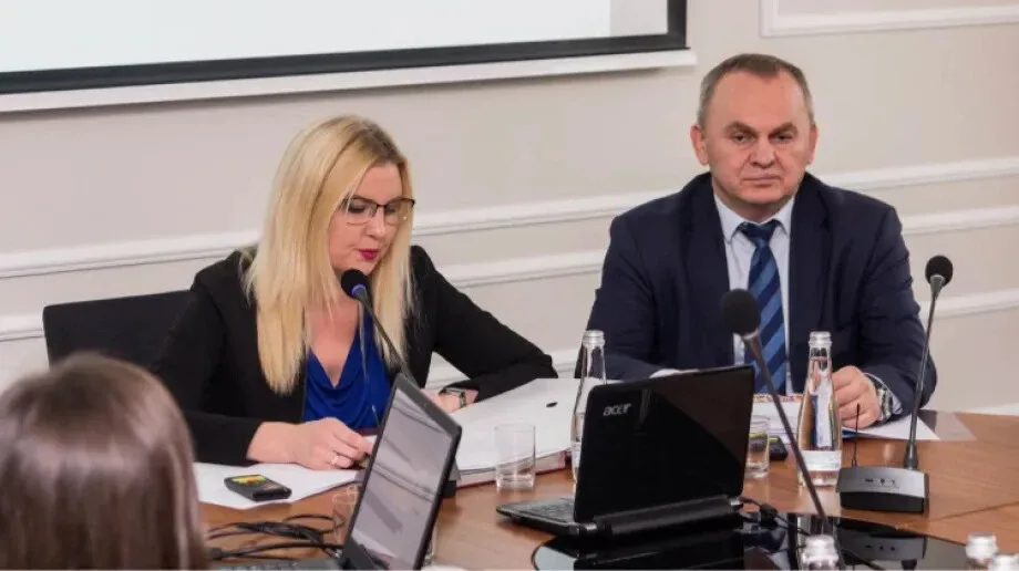 Sesja rady powiatu z żałobą w tle (zdjęcia, wideo)