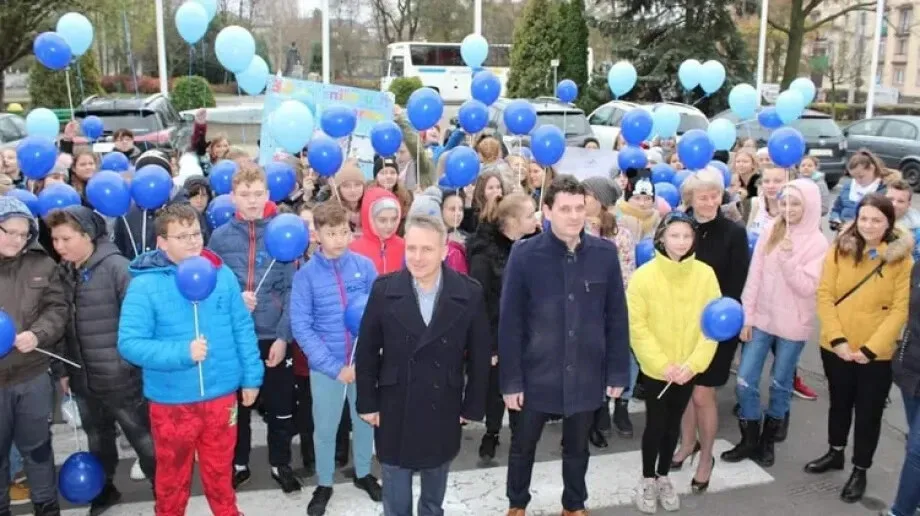 Uczniowie uczcili 30 rocznicę uchwalenia Konwencji Prawa Dziecka (zdjęcia)
