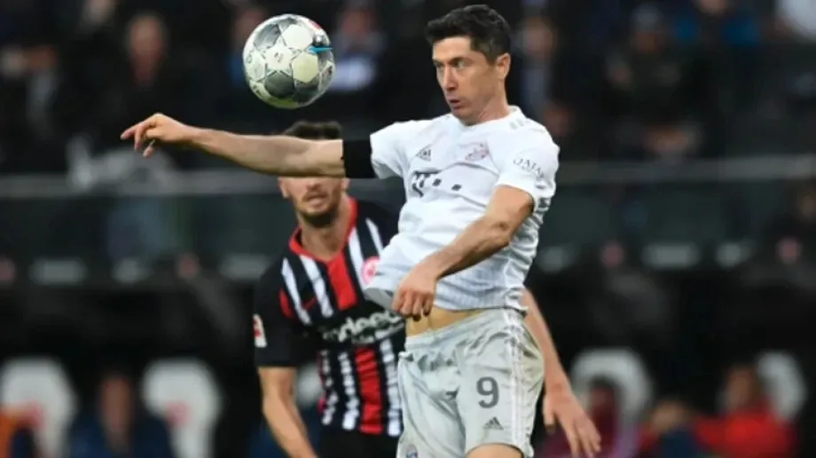 Robert Lewandowski dopiero ósmy w plebiscycie Złotej Piłki. Wygrał Messi