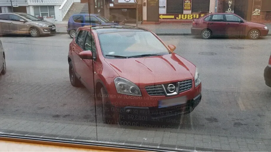Nissanem parkuję tak, żeby nie było miejsca dla innych