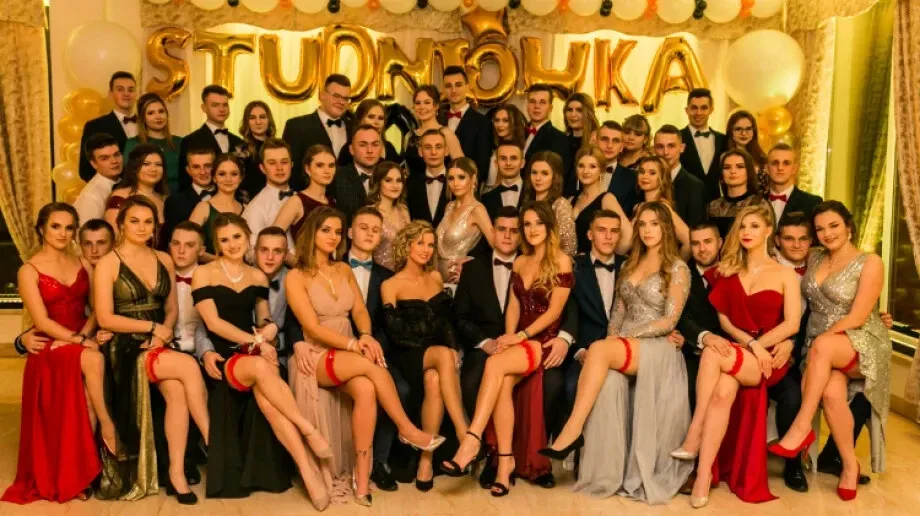 Studniówka maturzystów ostrowskiego Rubinka (zdjęcia, wideo)