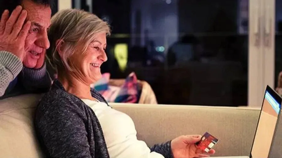 Internet także dla seniora. Poznaj tajniki internetu dzięki filmom instruktażowym 'e-Senior potrafi' z Martą Manowską