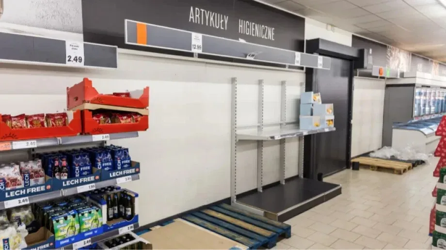 W sklepach brakuje produktów. Ostrowianie robili zakupy