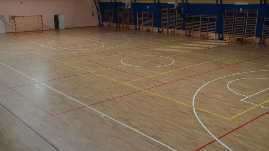 Nowa nawierzchnia sali gimnastycznej przy Szkole Podstawowej w Małkini Górnej