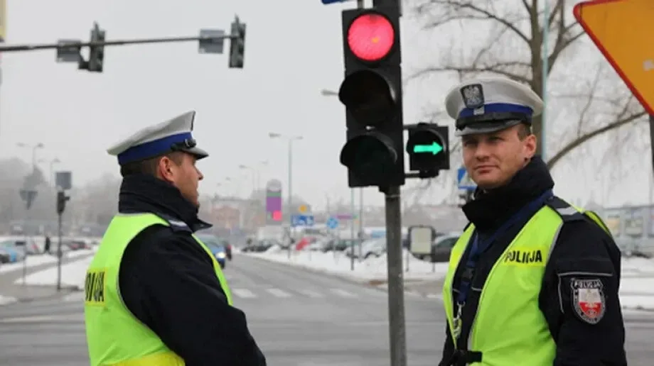 Zielona strzałka. Kiedy możemy skręcić i gdzie powinniśmy się zatrzymać?