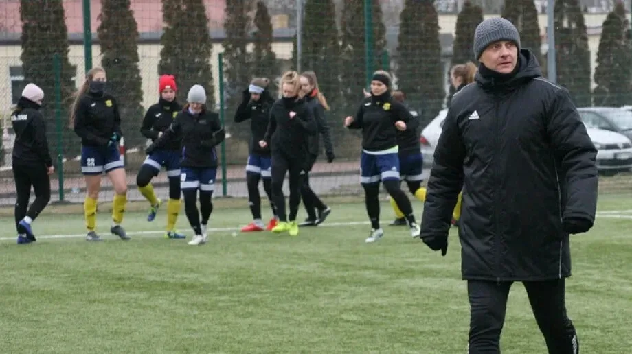 Przygotowania do sezonu i sparing drużyny kobiet KS Ostrovia