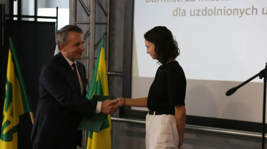 Burmistrz nagrodził najzdolniejszych uczniów w Ostrowi Mazowieckiej (zdjęcia)