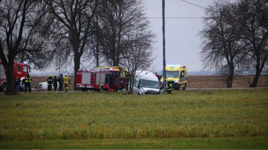 Wypadek na trasie Ostrów Mazowiecka - Łomża. Cztery osoby trafiły do szpitala (zdjęcia)