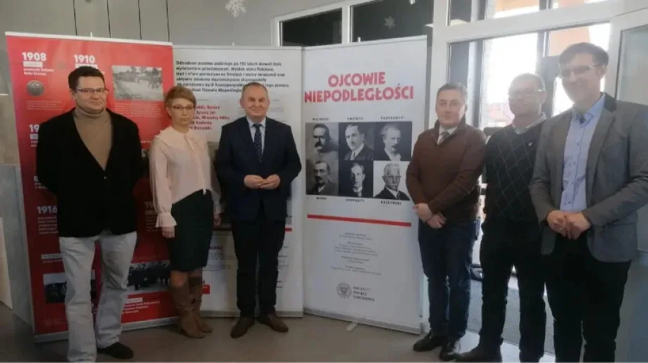Wystawa 'Ojcowie Niepodległości' w Gminnej Bibliotece Publicznej w Wąsewie
